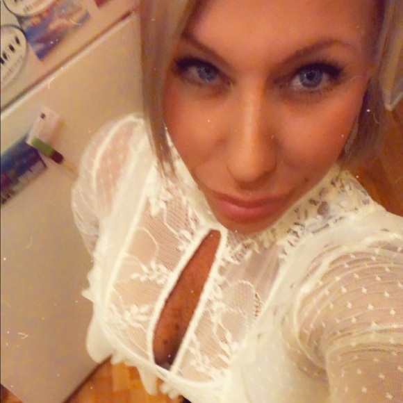 Meet your Posher, Lori - Picture 6 of 6